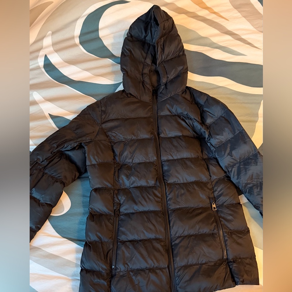 WOMEN'S LIGHTWEIGHT POLY-FILL PACKABLE HOODED JACKET - BLACK